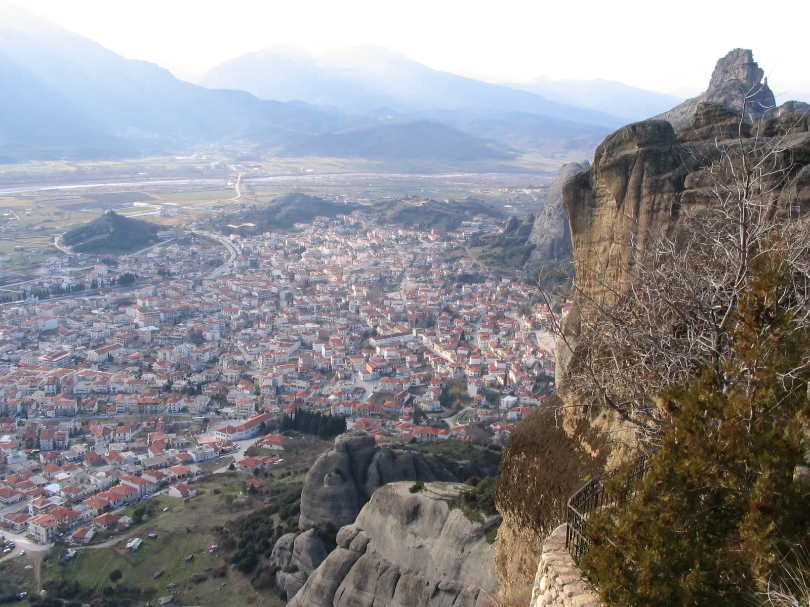 Καλαμπάκα, η πόλη κάτω από τα Μετέωρα με όνομα από βράχο