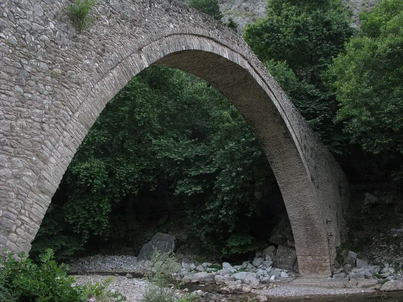 Το πέτρινο γεφύρι της Πύλης στον Πορταϊκό