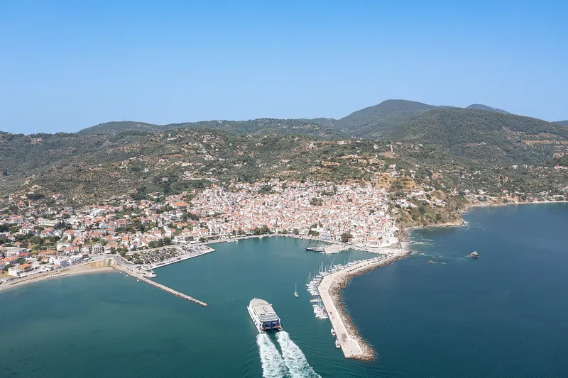 Η πόλη και το λιμάνι της Σκοπέλου